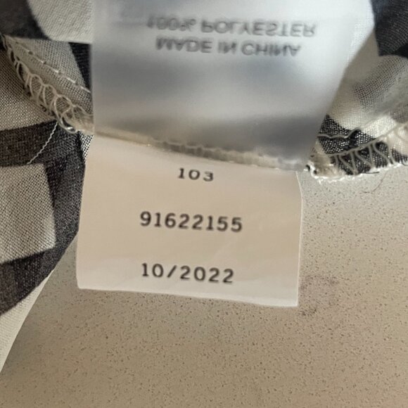 Vince Camuto Ruffled Short-Sleeve Blouse in Black and White Geometric Print, L - Picture 4 of 6